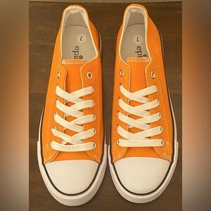 NWOB Lace Up Canvas Shoes Low Top Fashion Sneakers